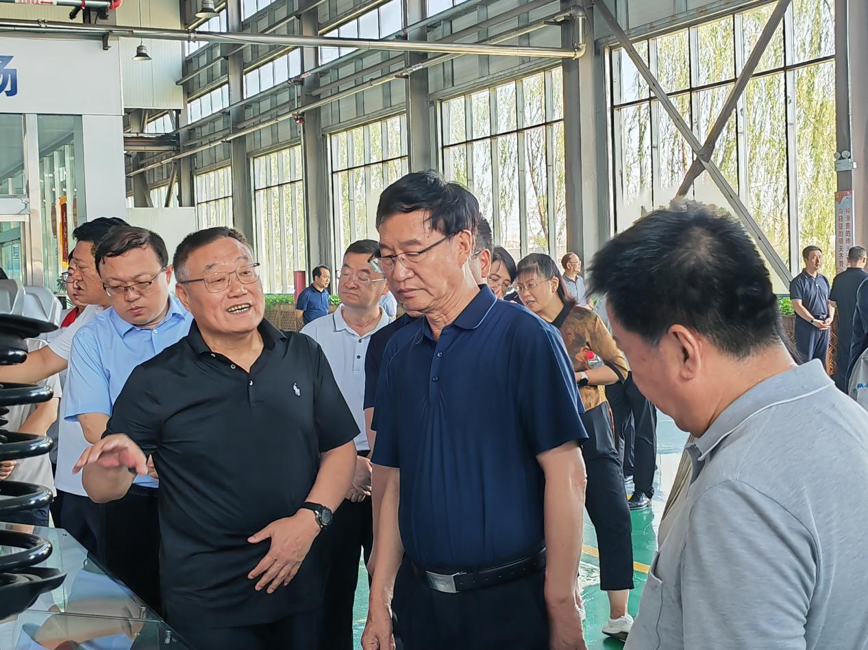 省政协副主席王立伟向导调研组莅临CA88官网调研指导
